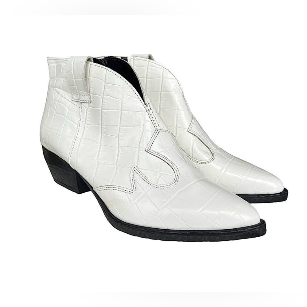 ❤️ NWT GABRIELLA western croc embossed white leather booties Size: 37